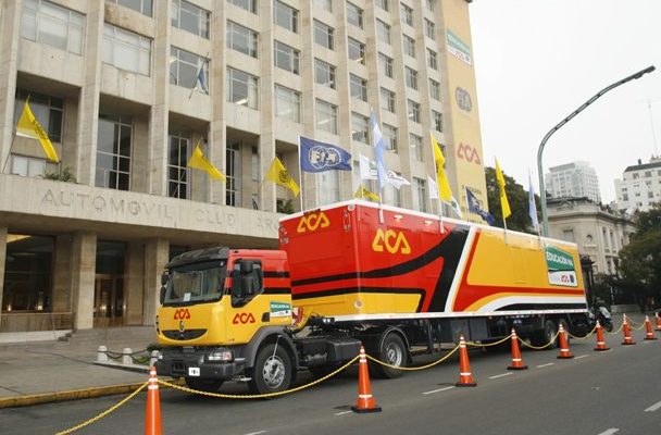 renaultaca.jpg
