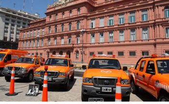 las_patrullas_naranja_frente_a_la_casa_de_gobierno.jpg