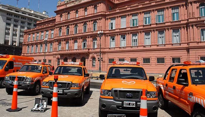 las_patrullas_naranja_frente_a_la_casa_de_gobierno.jpg