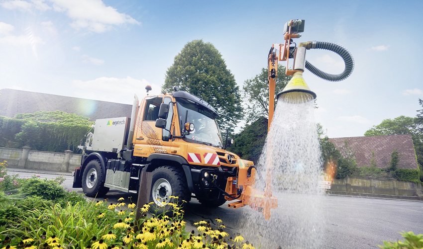 Unimog hilft beim Durst löschen

The Unimog can quench thirst